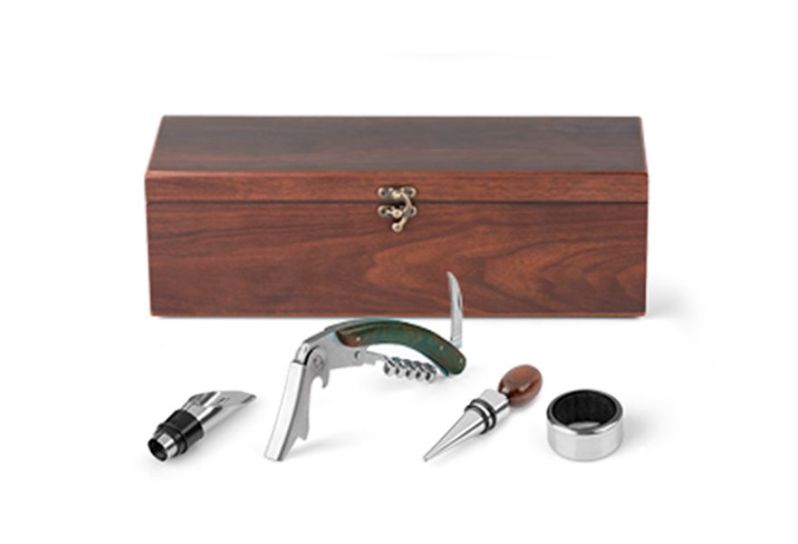 CLASSIC,vinski set u drvenoj poklon kutiji sa 4 elementa